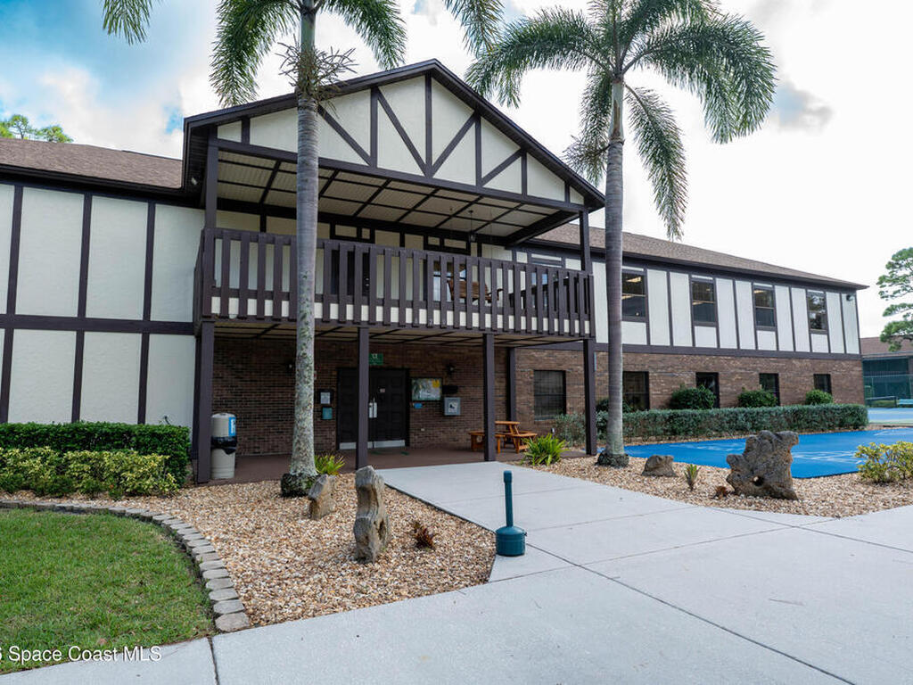 605 Saint Albans Court, Melbourne, FL 32904