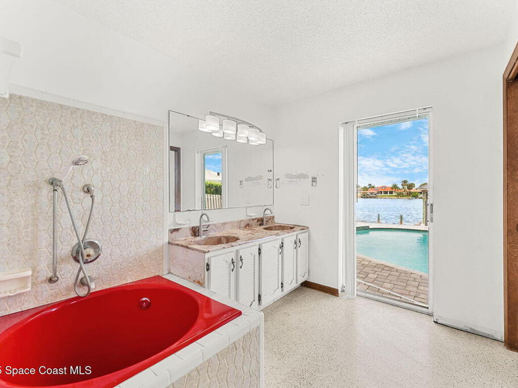 433 Saint Lucia Court, Satellite Beach, FL 32937
