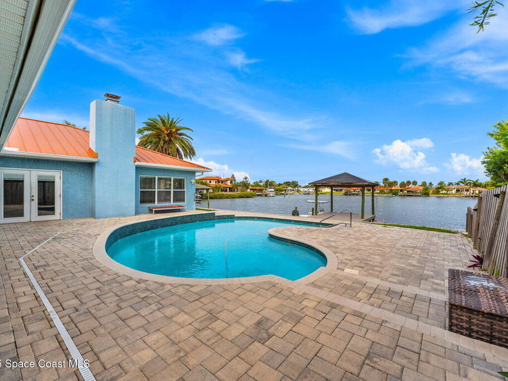 433 Saint Lucia Court, Satellite Beach, FL 32937