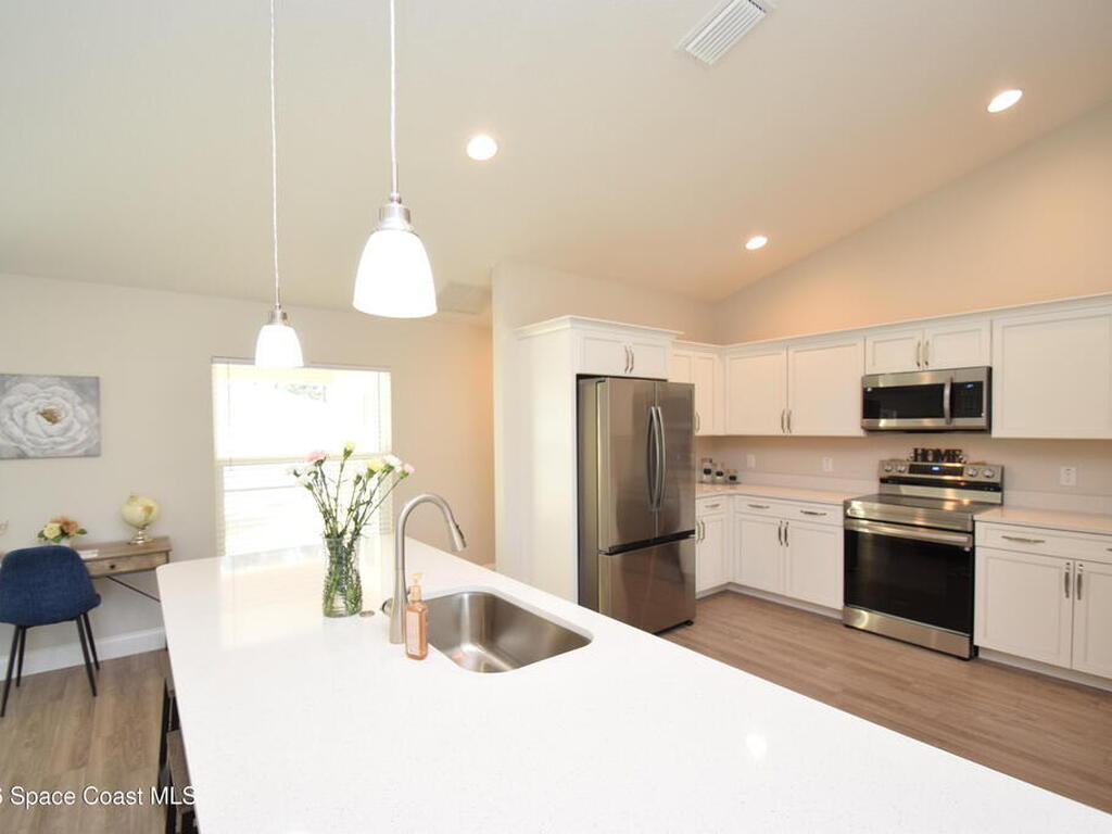 1204 Captiva Island Circle, Palm Bay, FL 32908