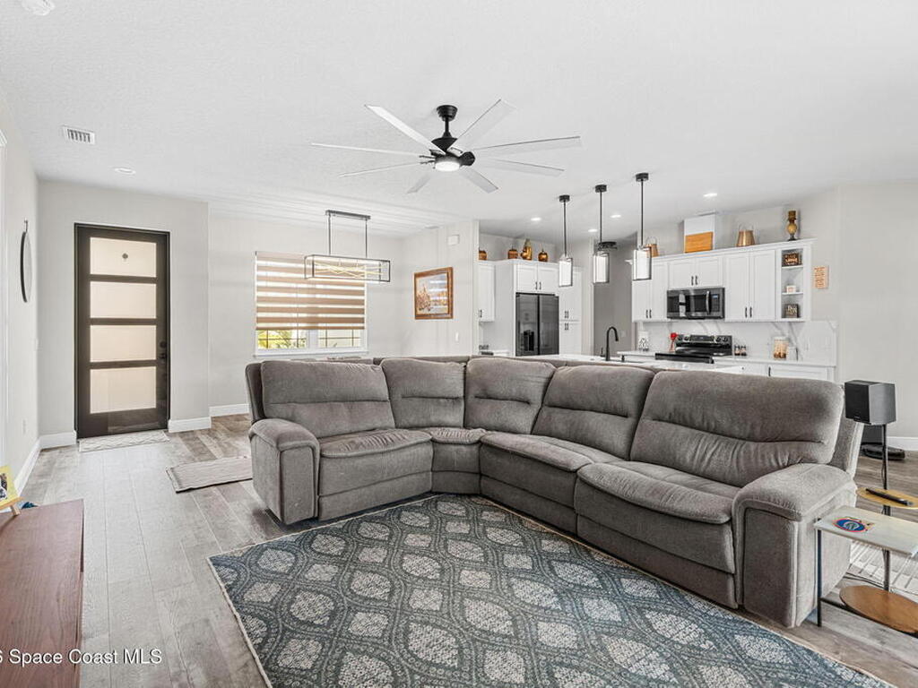 1154 Captiva Island Circle, Palm Bay, FL 32908