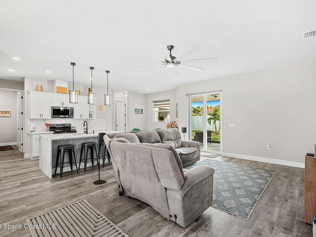 1154 Captiva Island Circle, Palm Bay, FL 32908