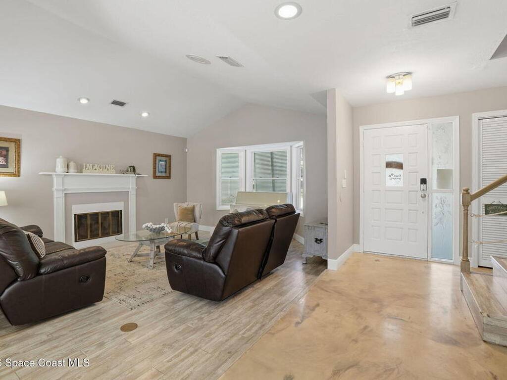 523 Peregrine Drive, Indialantic, FL 32903