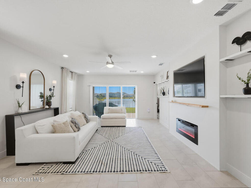 1018 Grantham Lane, Palm Bay, FL 32909