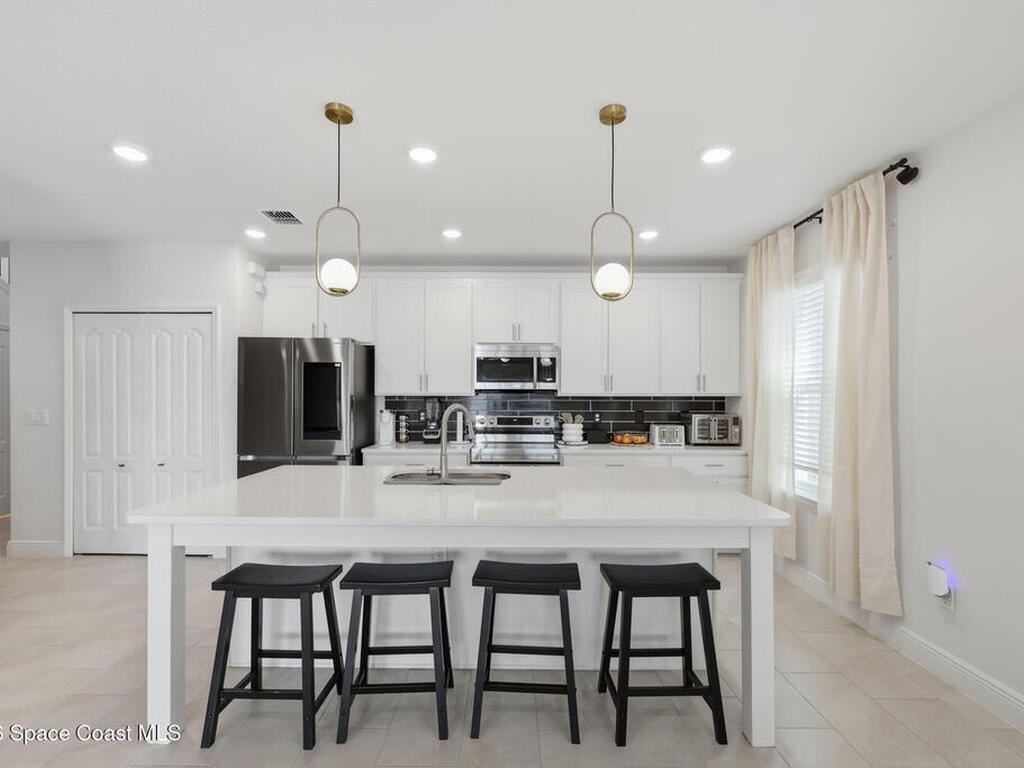 1018 Grantham Lane, Palm Bay, FL 32909