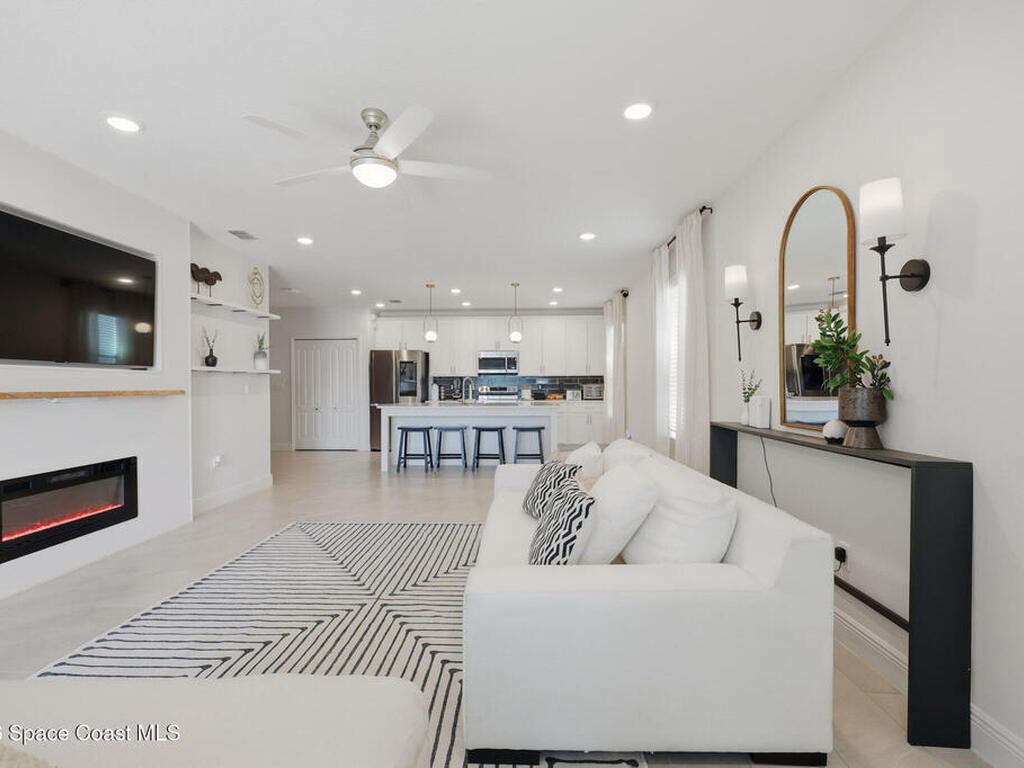 1018 Grantham Lane, Palm Bay, FL 32909