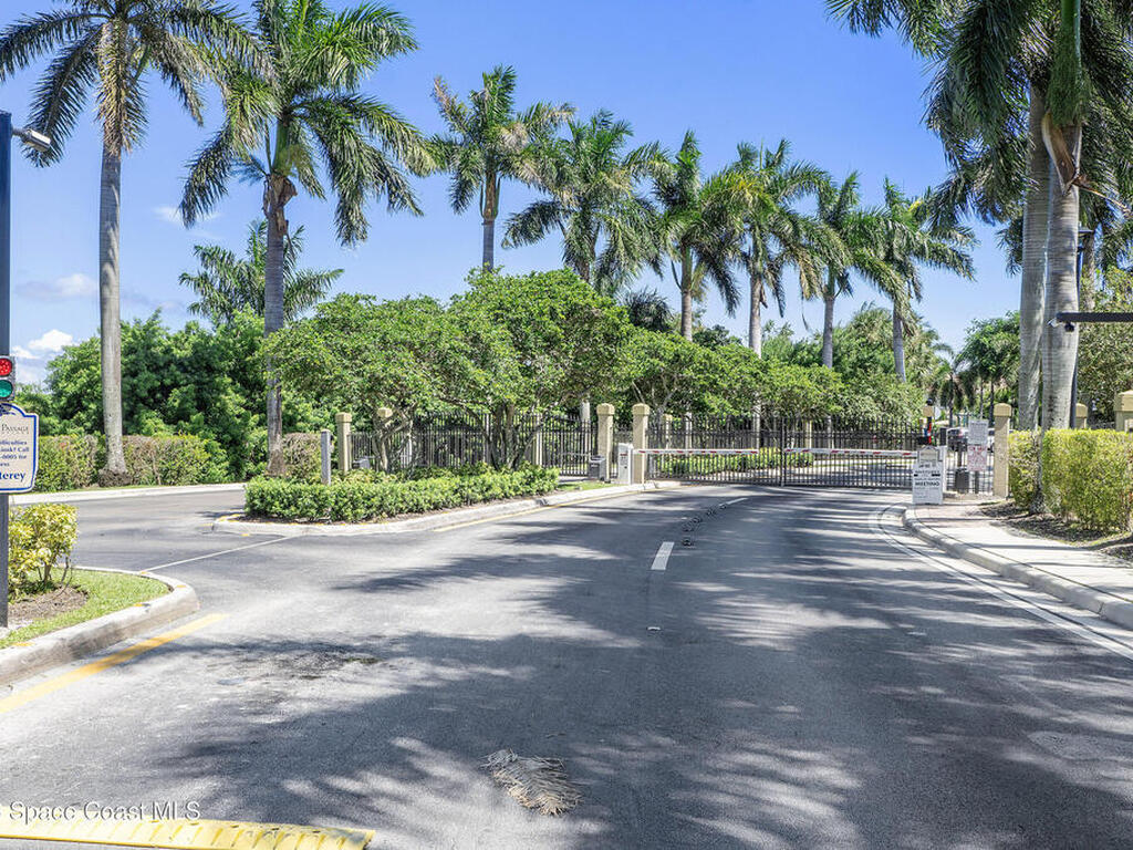 286 Lake Monterey Circle, Boynton Beach, FL 33426