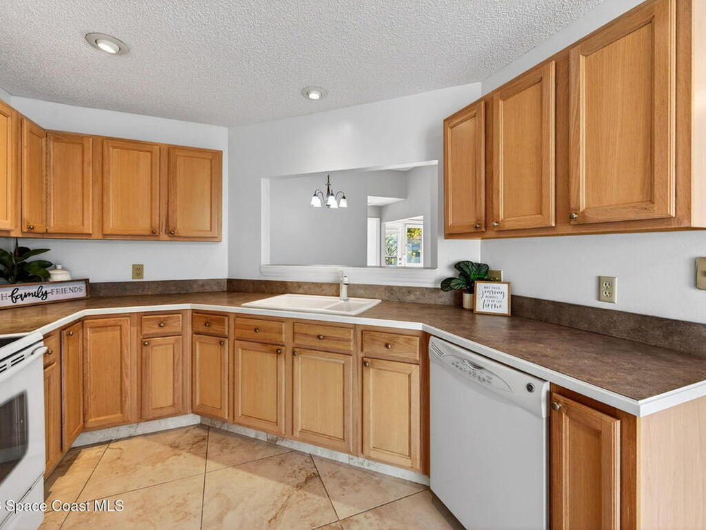 737 Green Valley Lane, Melbourne, FL 32940