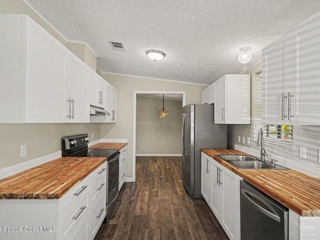 110 Holiday Park Boulevard, Palm Bay, FL 32907