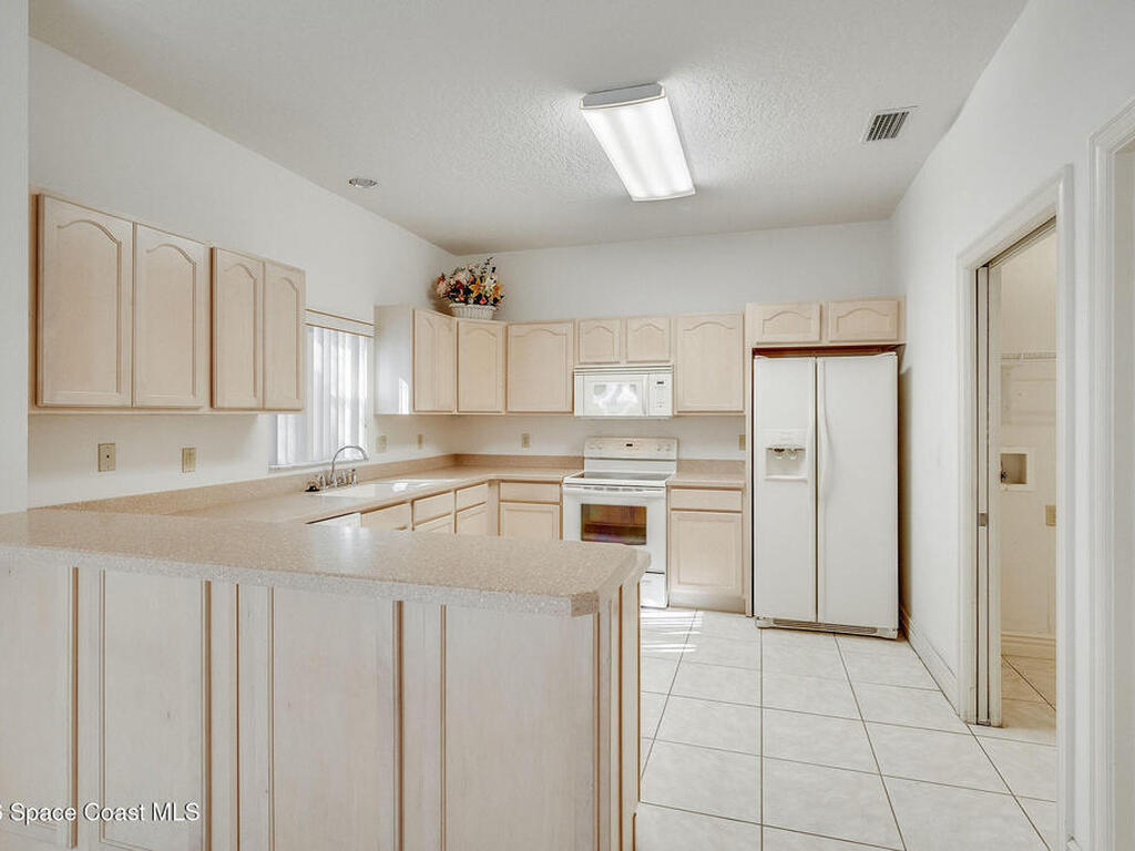 624 Cedar Side Circle, Palm Bay, FL 32905