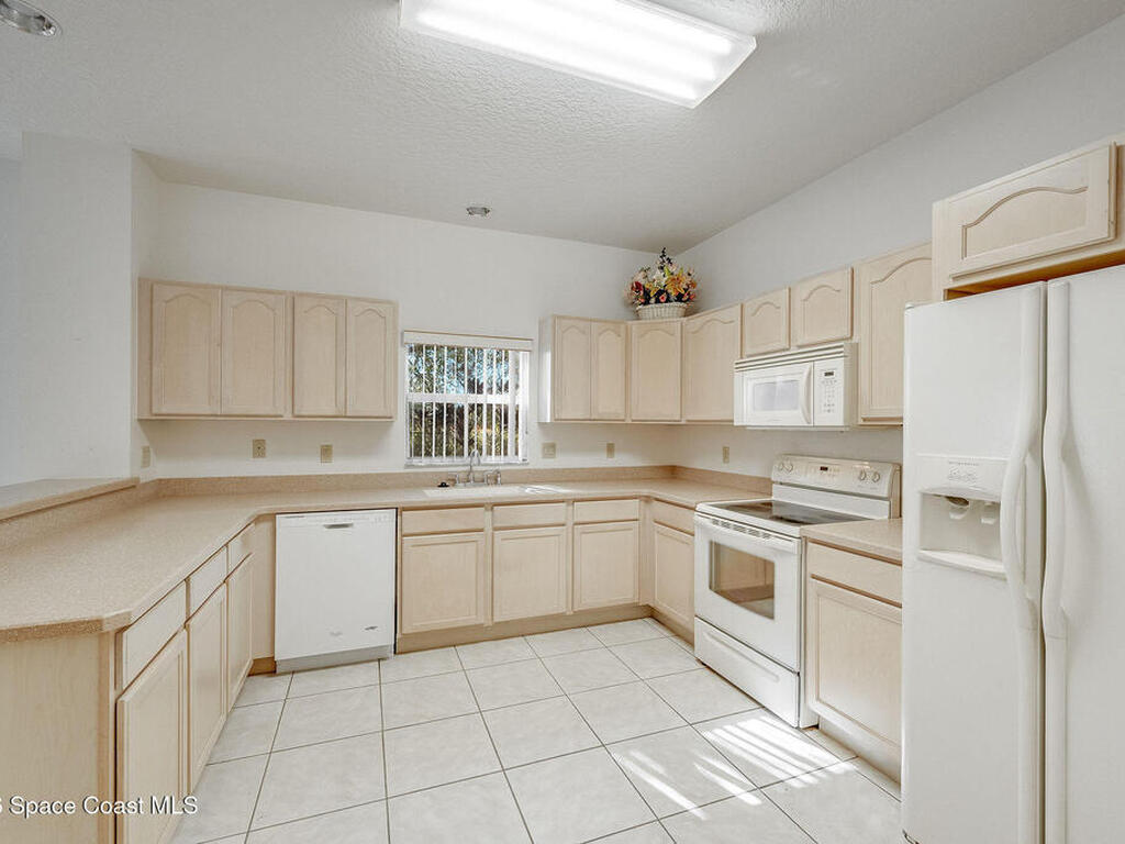 624 Cedar Side Circle, Palm Bay, FL 32905