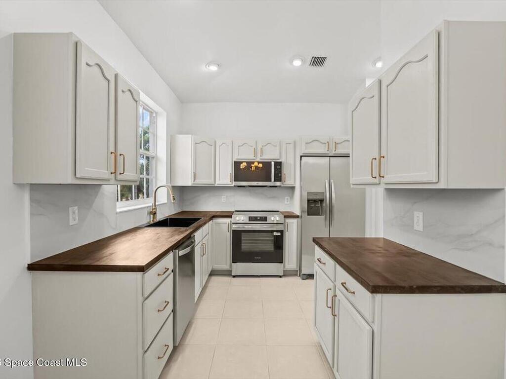 8406 Mulligan Circle, Port St. Lucie, FL 34986