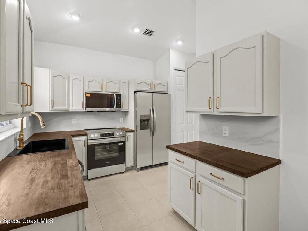 8406 Mulligan Circle, Port St. Lucie, FL 34986