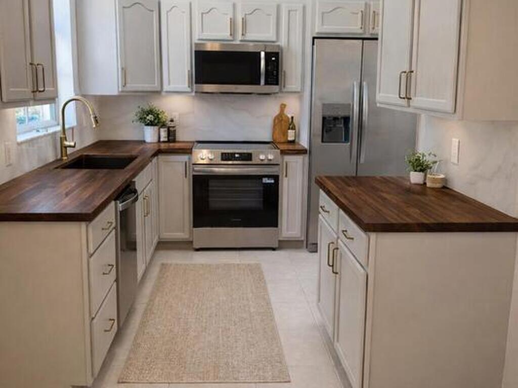 8406 Mulligan Circle, Port St. Lucie, FL 34986