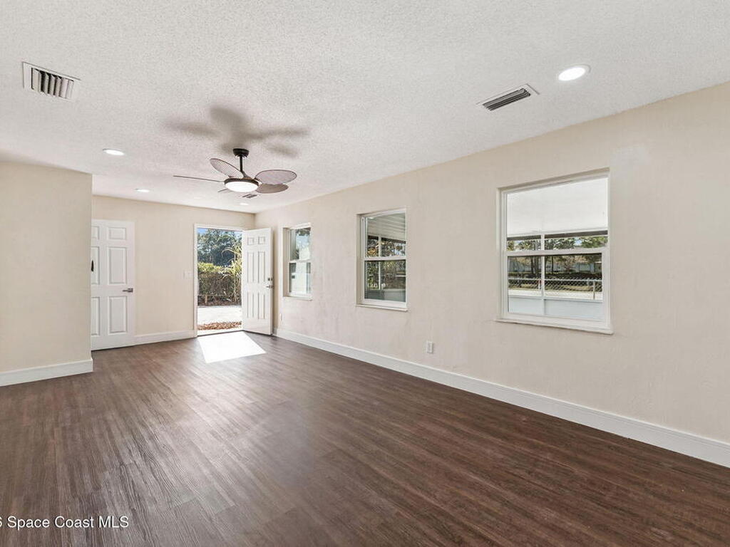 1070 N Libby Court, Daytona Beach, FL 32117