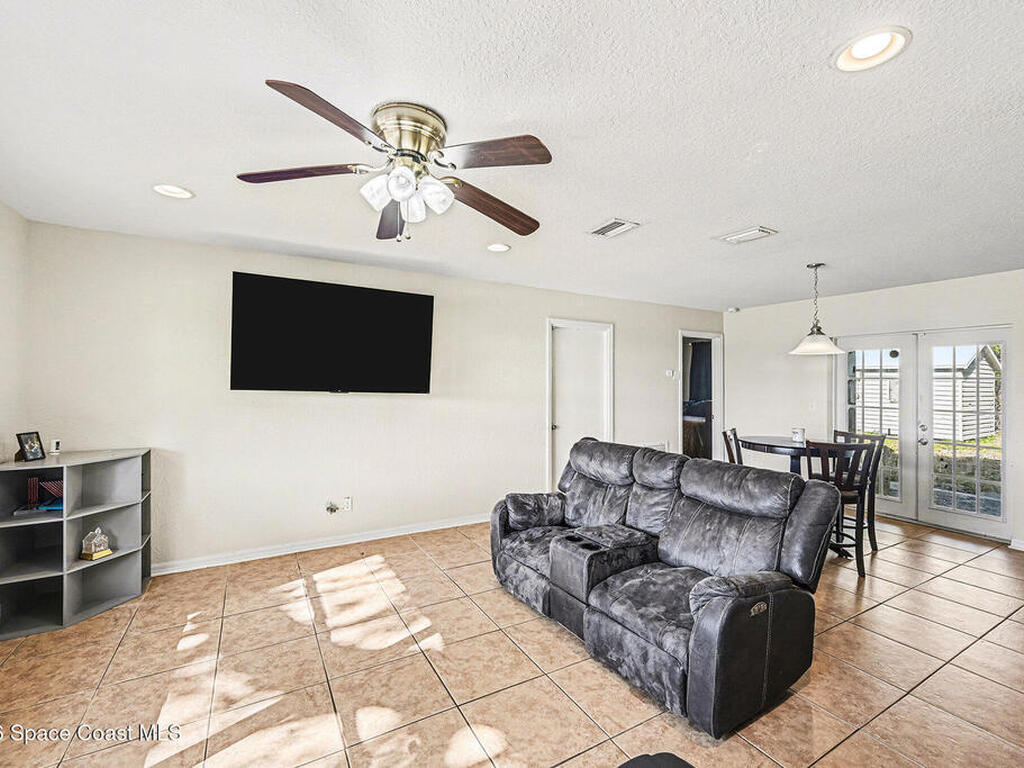 1584 Gardner Dr Drive, Melbourne, FL 32935