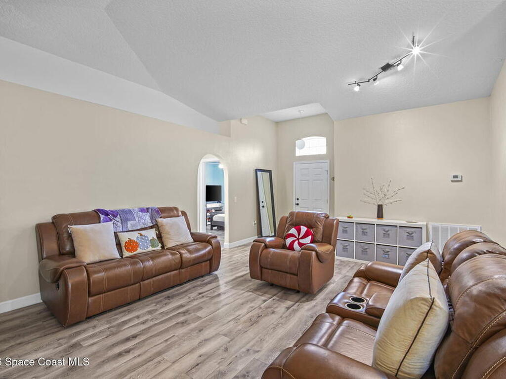 3275 Burdock Avenue, Melbourne, FL 32904