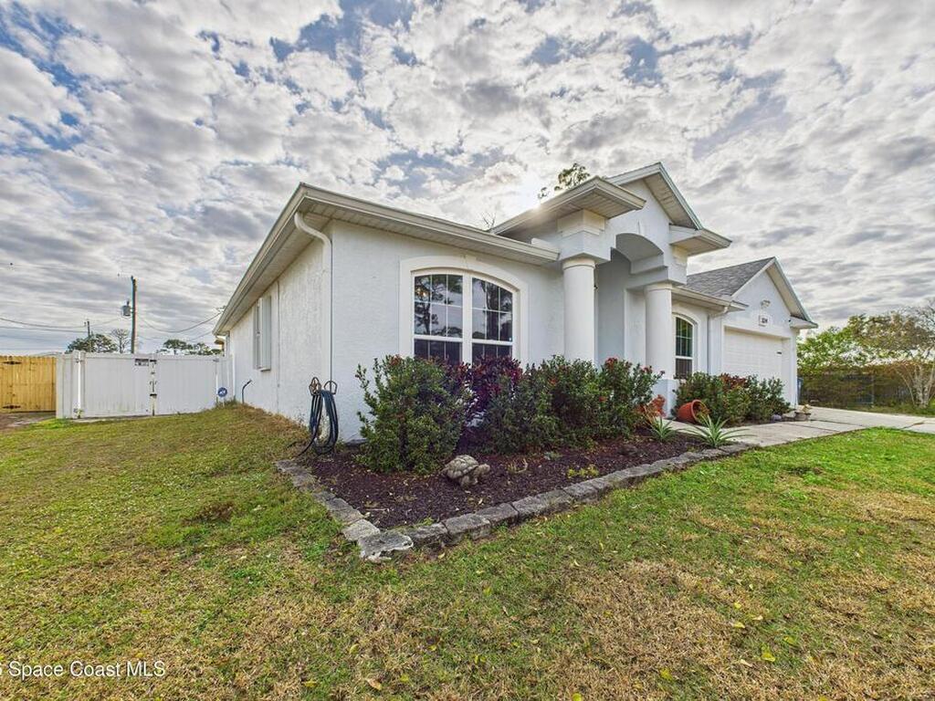 324 Brookedge Street, Palm Bay, FL 32907