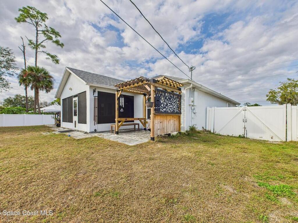 324 Brookedge Street, Palm Bay, FL 32907