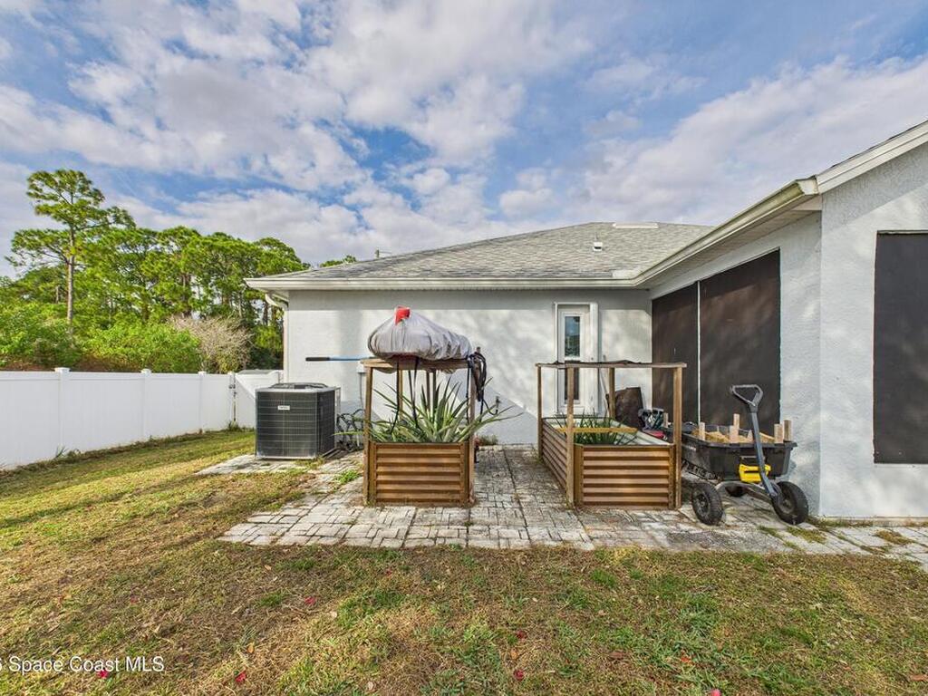 324 Brookedge Street, Palm Bay, FL 32907