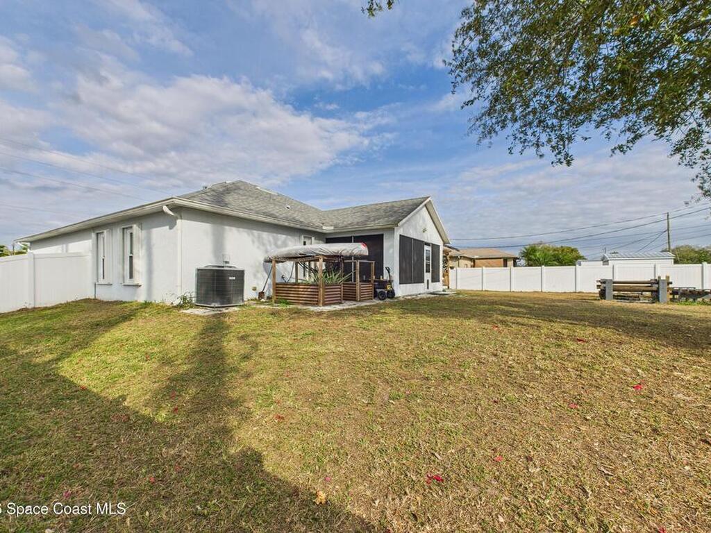 324 Brookedge Street, Palm Bay, FL 32907