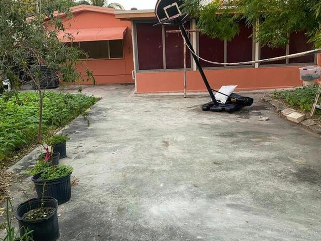 612 E Minnesota Street, Lantana, FL 33462