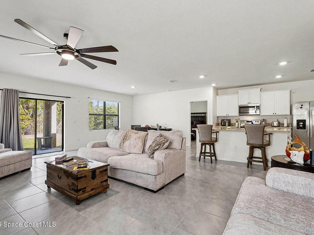 543 Old Country Road, Palm Bay, FL 32909