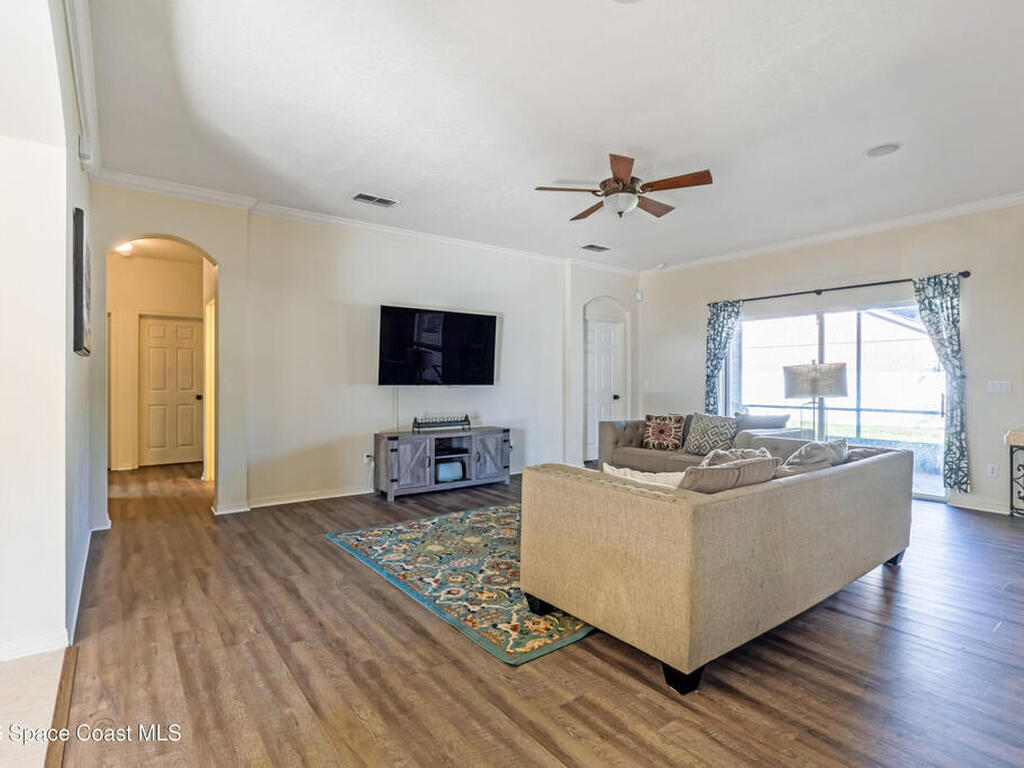 5895 Autumn Chase Circle, Sanford, FL 32771