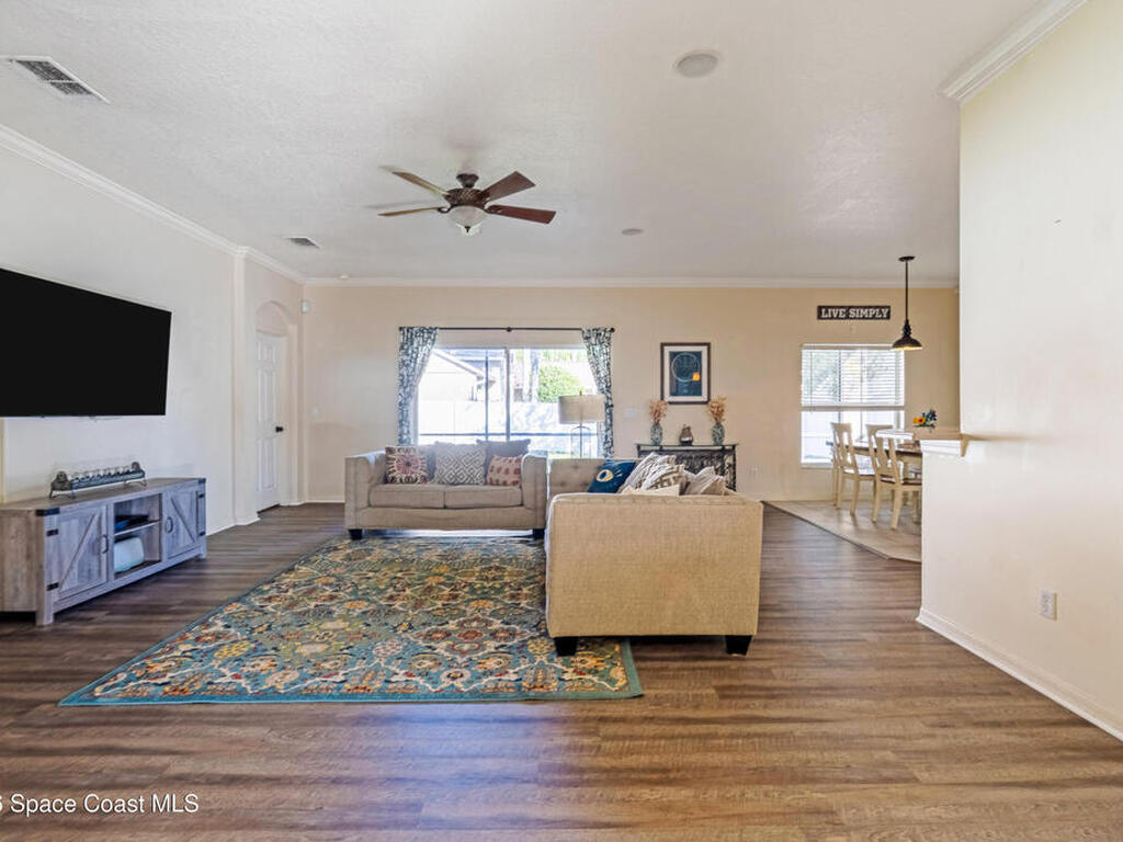 5895 Autumn Chase Circle, Sanford, FL 32771