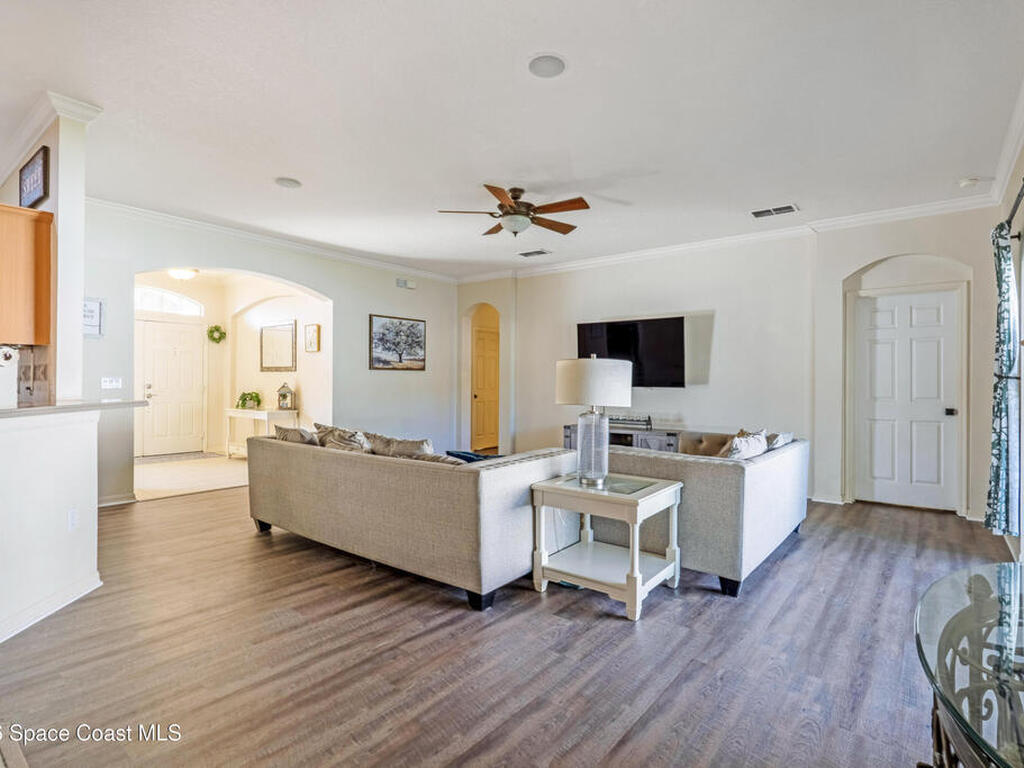 5895 Autumn Chase Circle, Sanford, FL 32771