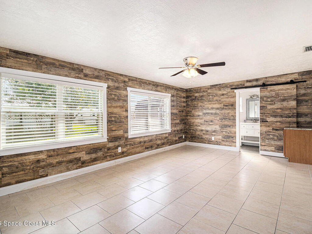 581 Clarke Avenue, Melbourne, FL 32935