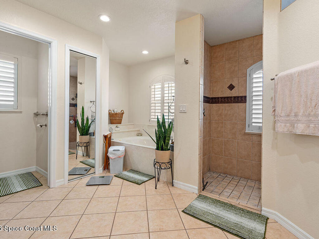 1360 Lake Josephine Drive, Sebring, FL 33875