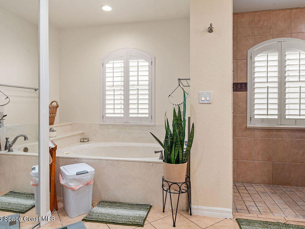 1360 Lake Josephine Drive, Sebring, FL 33875