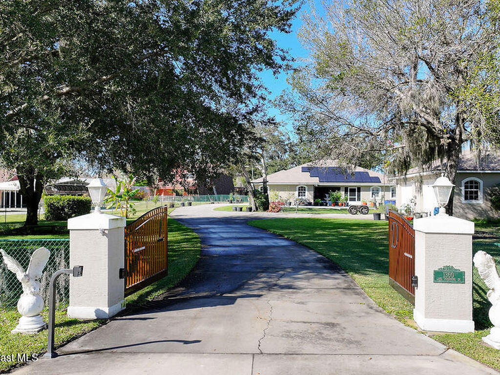 1360 Lake Josephine Drive, Sebring, FL 33875