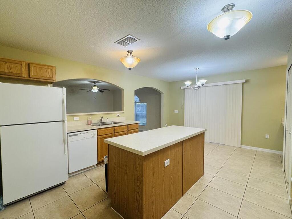 4550 Elena Way, Melbourne, FL 32934