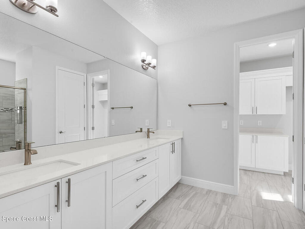 304 N Jungle Road, Geneva, FL 32732