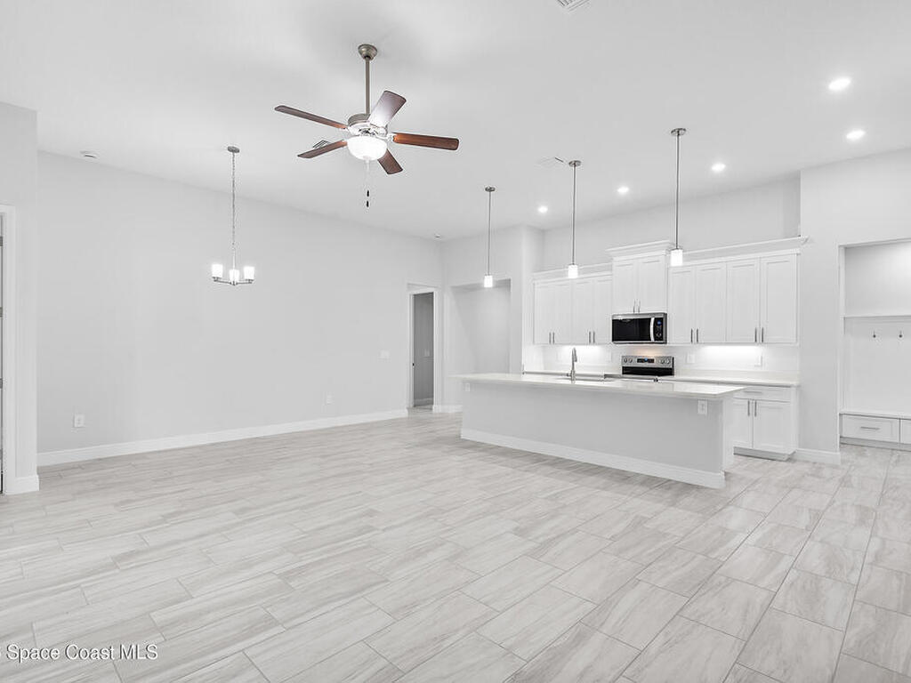 304 N Jungle Road, Geneva, FL 32732