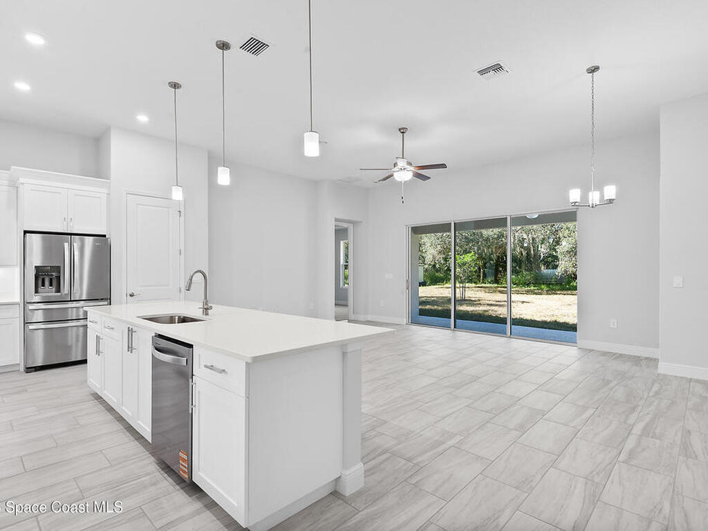 304 N Jungle Road, Geneva, FL 32732