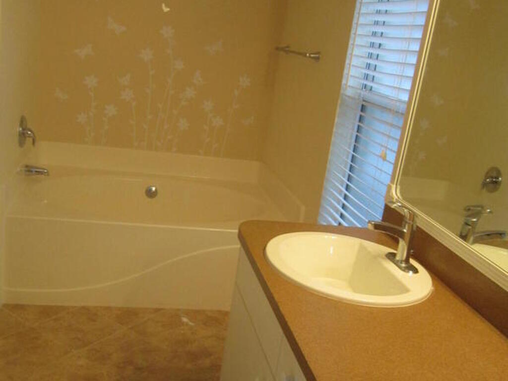 660 Wickham Lakes Drive, Melbourne, FL 32940