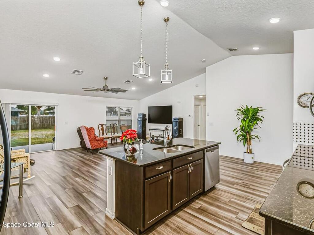 808 Grandeur Street, Palm Bay, FL 32909