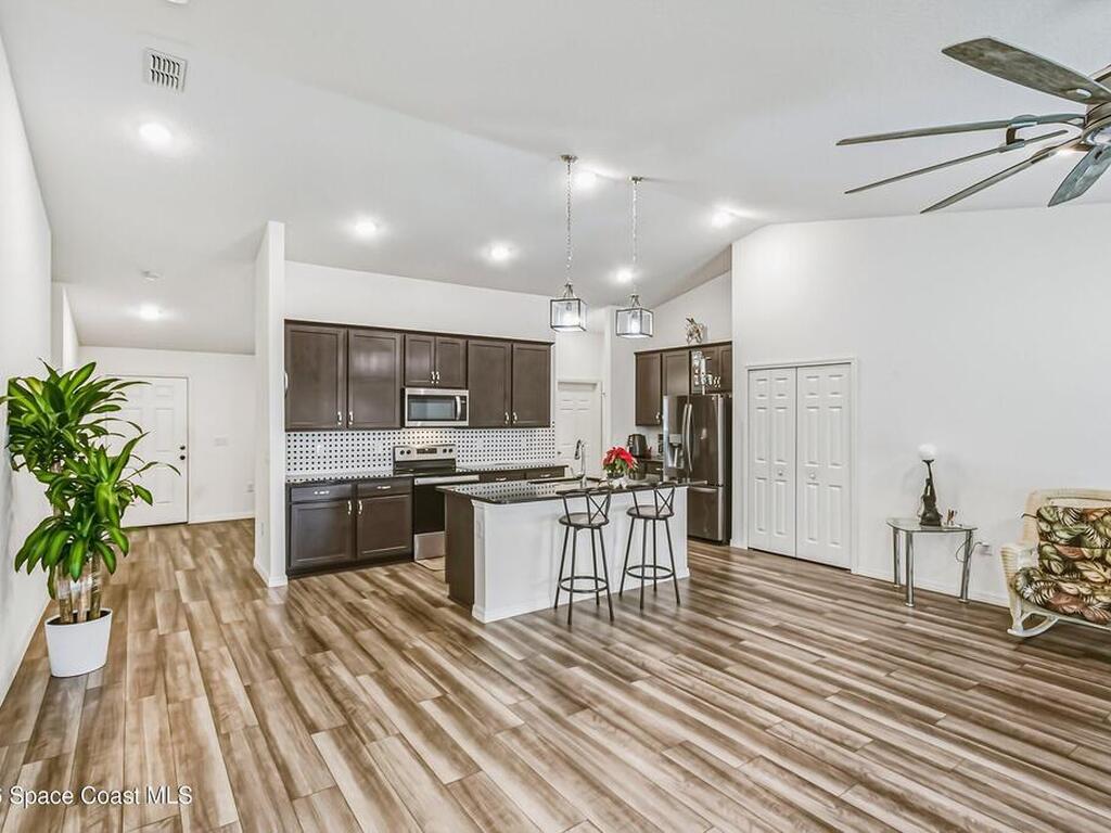 808 Grandeur Street, Palm Bay, FL 32909