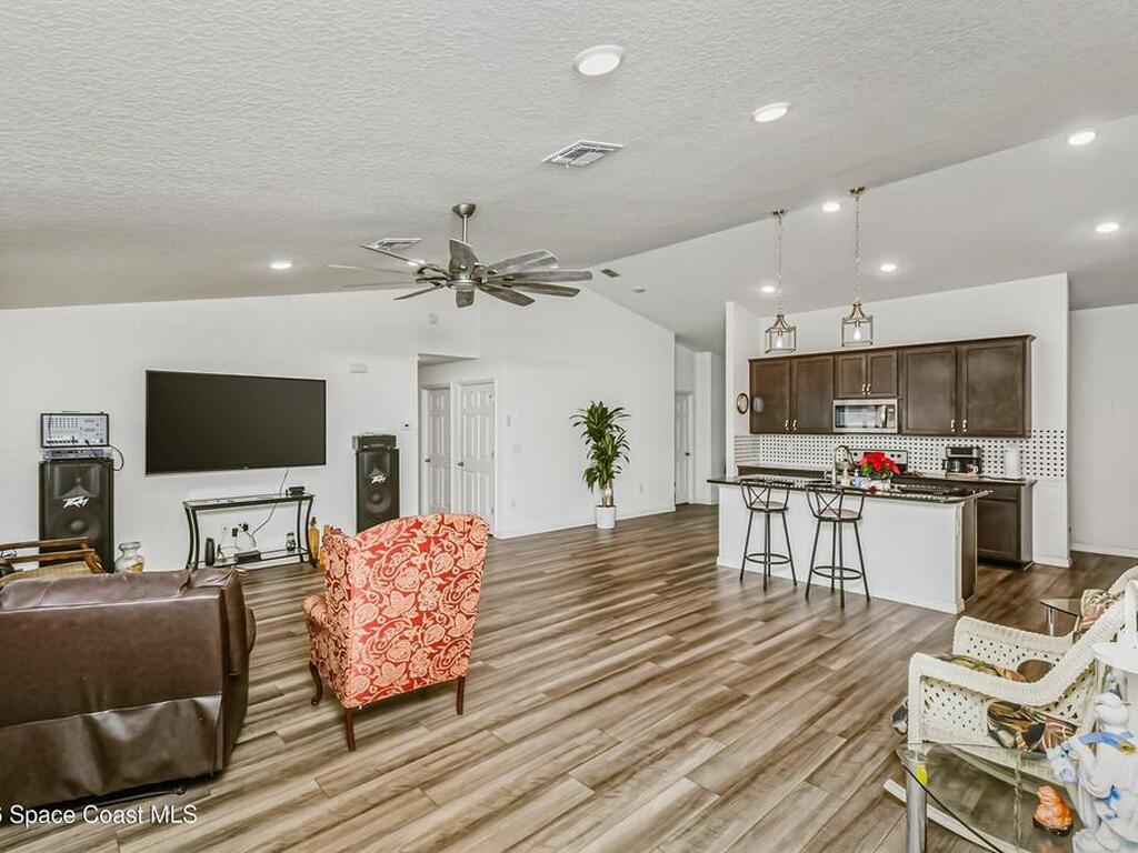 808 Grandeur Street, Palm Bay, FL 32909