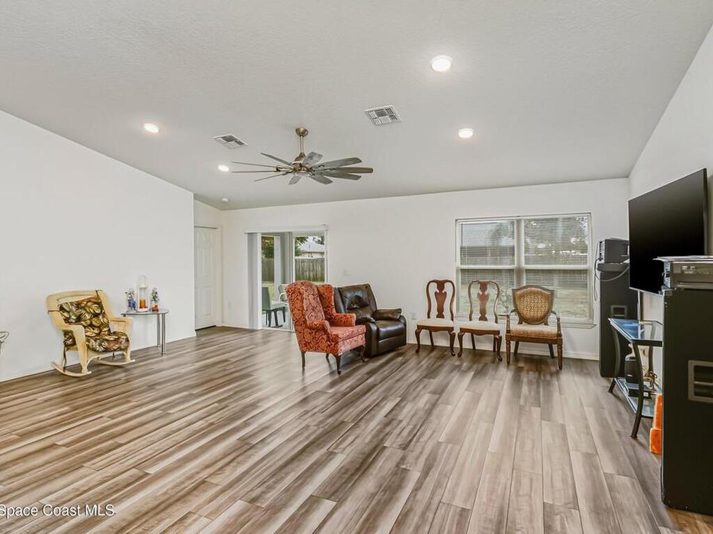 808 Grandeur Street, Palm Bay, FL 32909