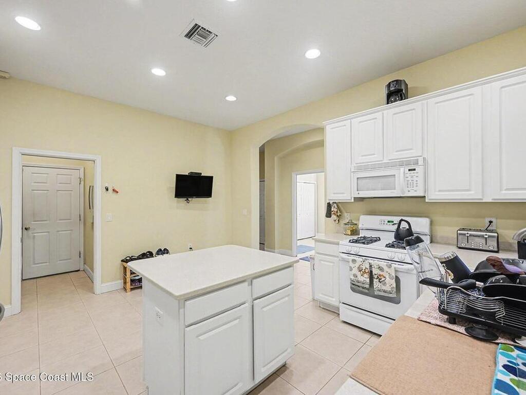 564 Casa Bella Drive, Cape Canaveral, FL 32920