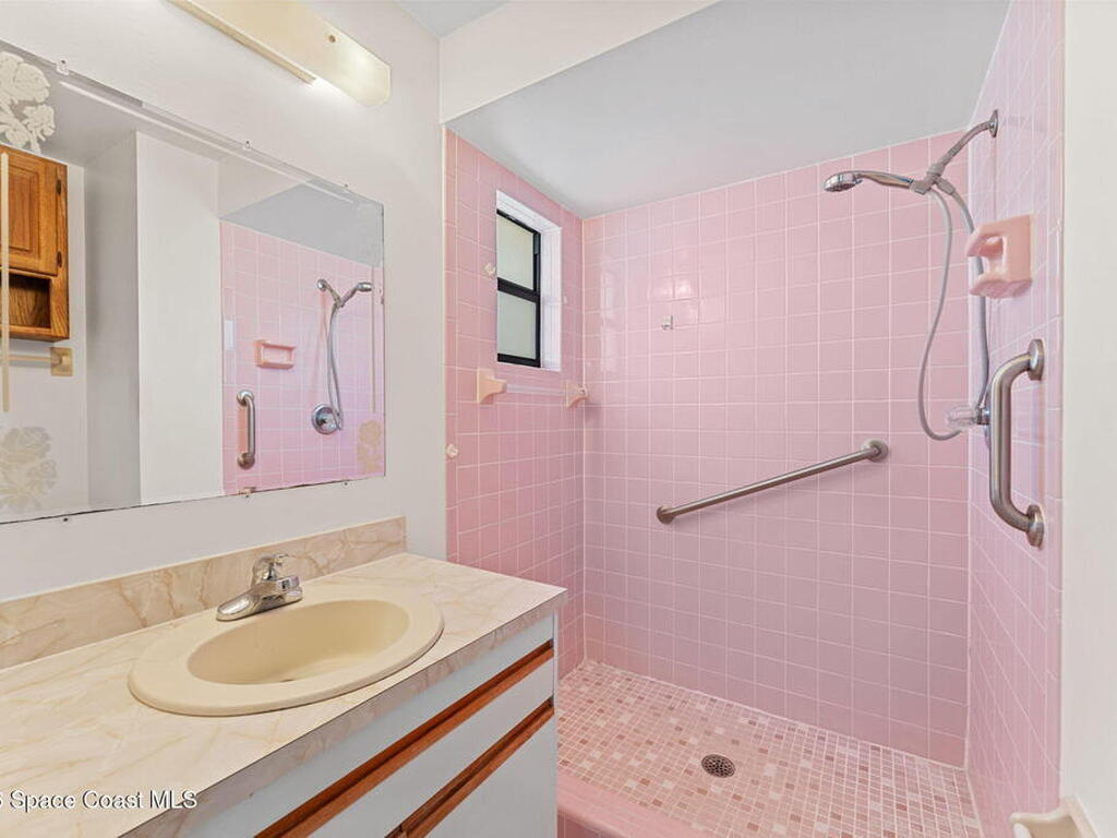 960 Pineland Drive, Rockledge, FL 32955