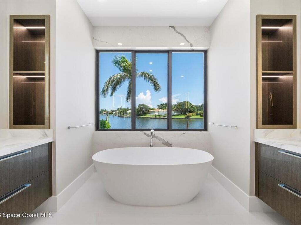 1806 Mooringline Drive, Vero Beach, FL 32963