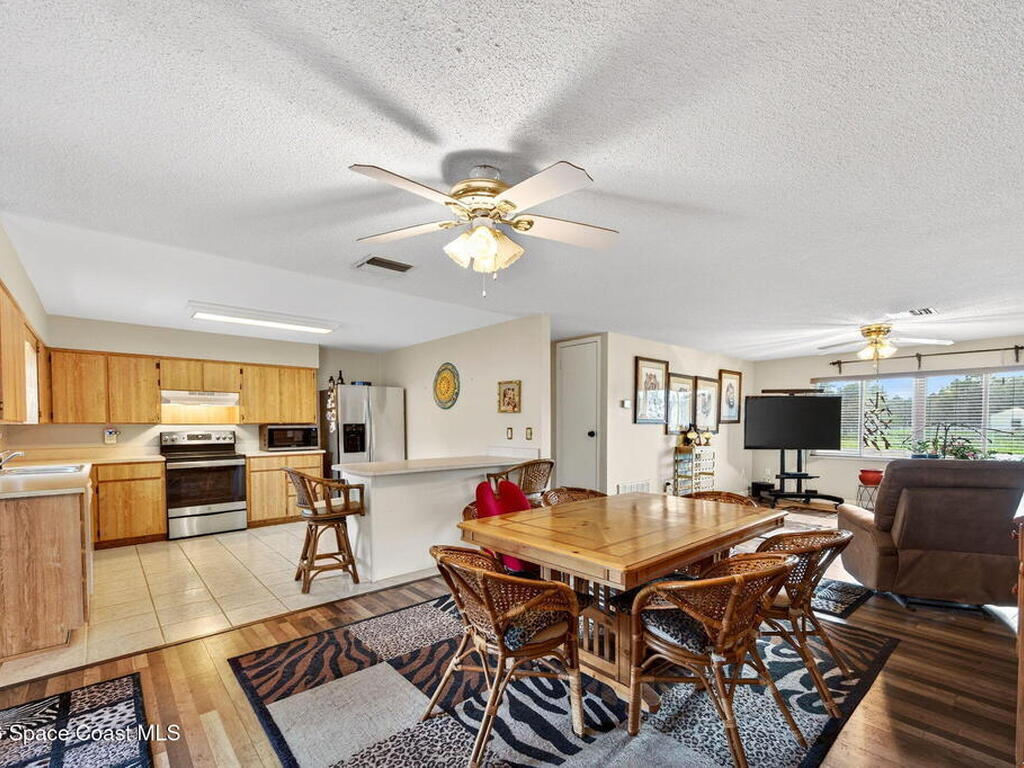 6033 Palm Street, Mims, FL 32754