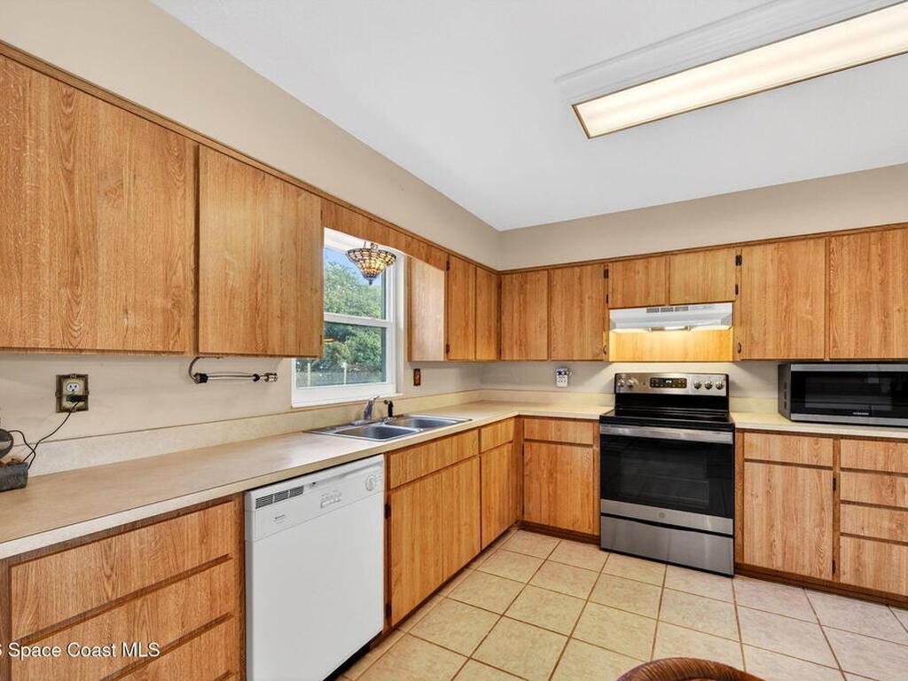 6033 Palm Street, Mims, FL 32754