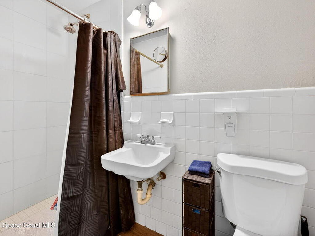 6033 Palm Street, Mims, FL 32754