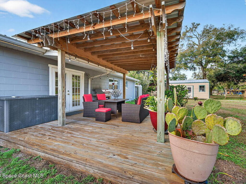 6033 Palm Street, Mims, FL 32754